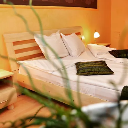 索伯纳酒店 瓦爾納