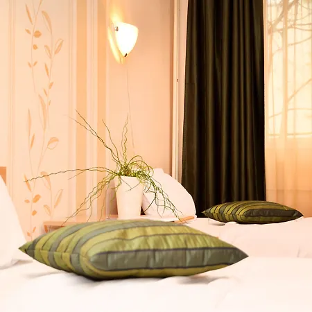 索伯纳酒店 2* 瓦爾納